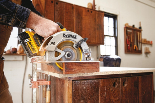 Sierra Circular Eléctrica Inalámbrica Dewalt Dcs570b 20 V