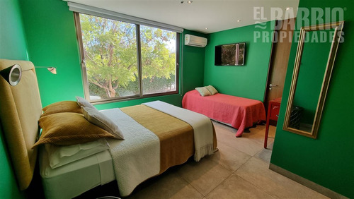 Casa En Venta De 5 Dorm. En Las Brisas