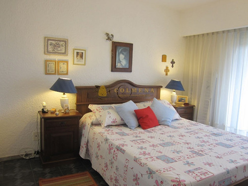 Apartamento En Muy Buena Ubicacion, De 2 Dor, 2 Baños Con Balcon Con Parrillero Con Linda Vista. Consulte!!!!!!!!- Ref: 1991