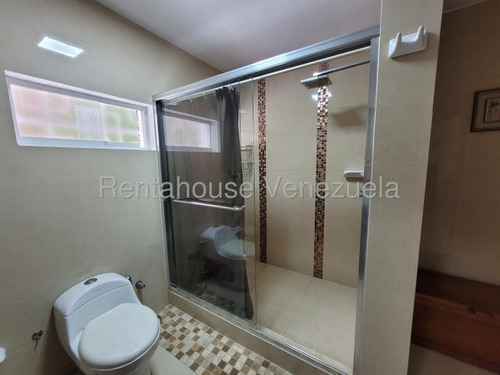 Amplia E Iluminada Casa Duplex, En Venta En Los Pomelos