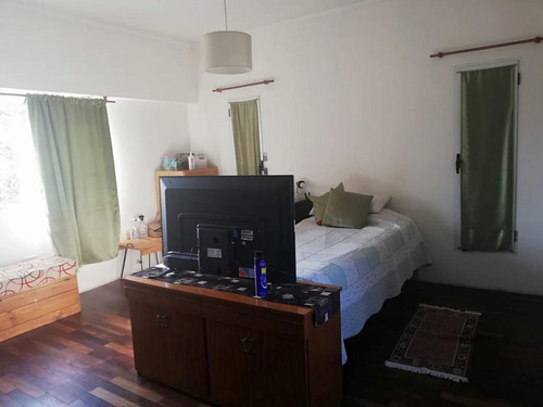 Casa En Venta - 4 Dormitorios 3 Baños - Cochera - 2.200mts2 - Florencio Varela