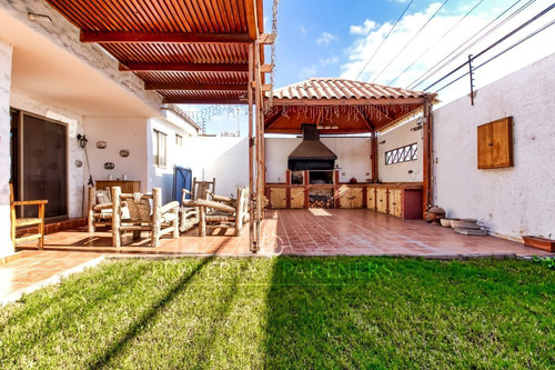 Casa Amplia En Jardines Del Sur