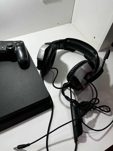 Play Station 4 + Auriculares Gamer + 5 Juegos