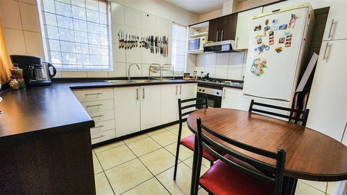 Gran Oportunidad Casa 3 Pisos 4dor. 3est. En Condominio Int