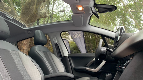 Peugeot 208 Feline Tiptronic
