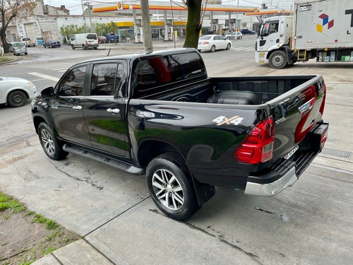 Imagen 4 de 12 de Toyota Hilux 2.8 D Srx 6mt 4x4 2016
