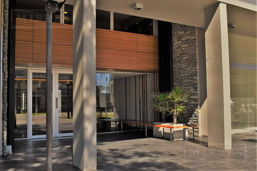 Local De 97.50 Mts En Agora Iii Venta Con Renta