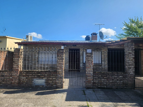 Venta De Casa Con Piscina En Progreso , Canelones