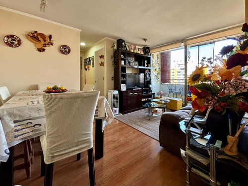 Se Vende Hermoso 2 Dormitorios + Estacionamiento. Av. PerĂș