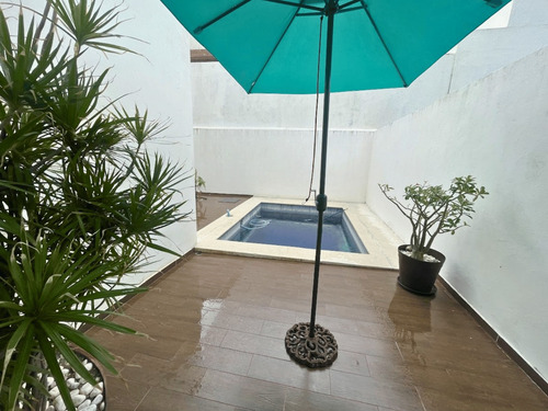 Casa En Venta En Lomas Del Sol, Riviera Veracruzana 302 M² De Lujo Y Comodidad A Pasos Del Mar. Alberca, Terraza Con Vista, Cocina Con Isla, 3 Recámaras, Estudio Y Fraccionamiento Privado Con Casa C