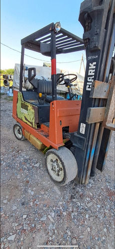 Autoelevador Clark 2250kg Torre Triple Containera Envio Pais