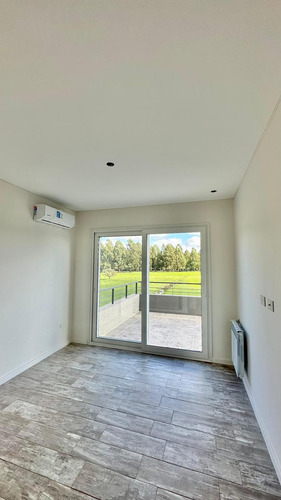Casa En Venta - 4 Dormitorios 3 Baños - Cochera - 1.250mts2 - Haras Del Sur, La Plata