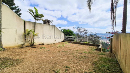 Ana Torres. Townhouse En Venta 24-23609 En Lomas De Prados Del Este