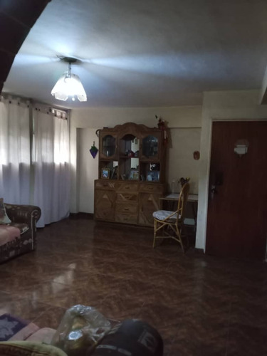 Imagen 1 de 8 de Apartamento 23 De Enero Cómo Y Amplio En Piso Bajo
