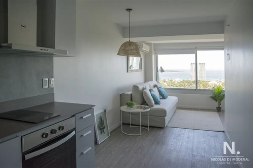 Apartamento De 1 Dormitorio, En Piso Alto, A La Venta En Punta Del Este