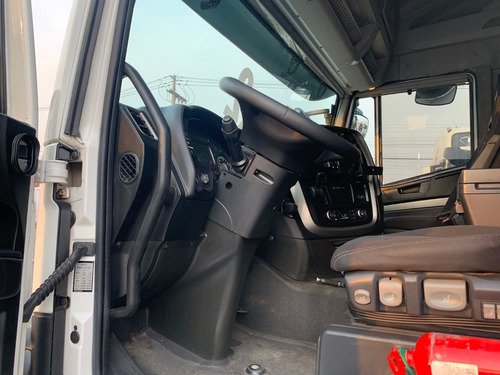 Imagem 6 de 15 de Iveco Hi Way 440 4x2 2015