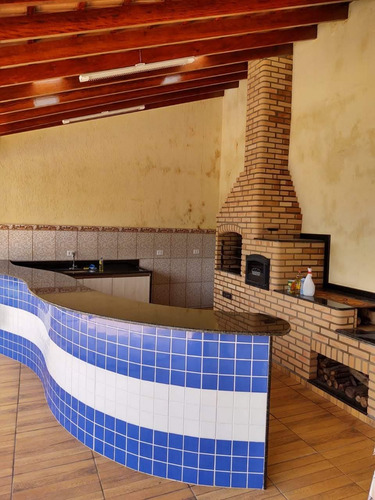 Chácara De Alto Padrão Em Condominio Com Salão De Jogos Cinema 5 Quartos Sendo 3 Suítes Salão Goumet, Academia Piscina Com Outra Área Goumet Com Dois Banheiros E Vestiário Pomar Formado Em Mairinque