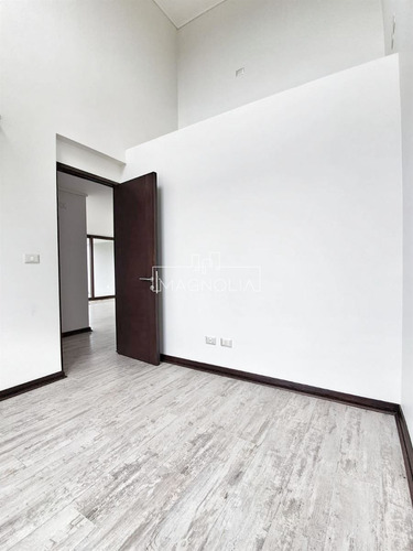 Casa En Venta De 3 Dorm. 4 Baños Más Escritorio, En Concón