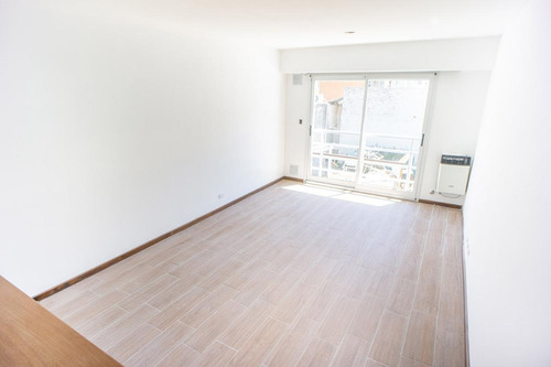 Imagen 10 de 12 de Zeballos Y Bv. Oroño - Monoambientes Y 1 Dormitorio