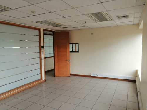 Arriendo Oficina Habilitada De 162,30 M2  Metro Pedro De Va