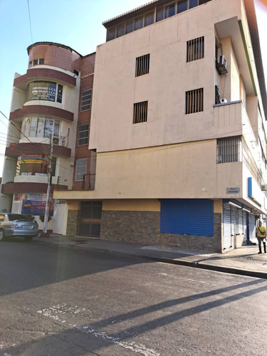 Se Alquila Local Comercial A Pie De Calle En La Av 5 De Julio En Puerto La Cruz, Anzoategui