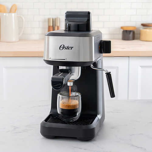 Oster® Cafetera De Vapor Para Espresso Y Cappuccino, Capacidad De 4 Espressos Por Ciclo, Jarra De Vidrio, Potente Tubo De Vapor Para Espumar La Leche, Negro, Bvstem3300 Negro