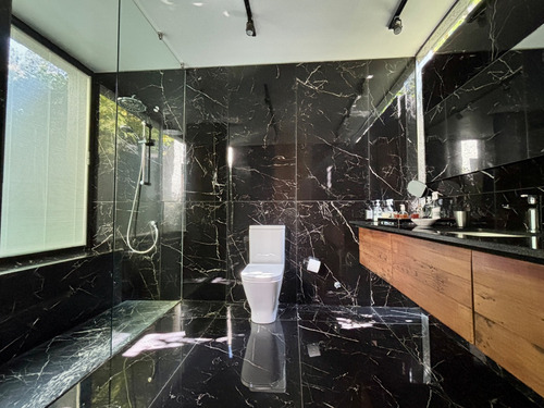 Exclusiva Casa Bdo Larrain, Un Piso, Mediterranea 6d