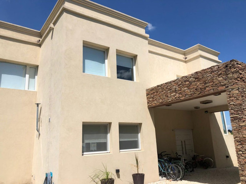 //casa En Venta En Barrio Haras Del Sur