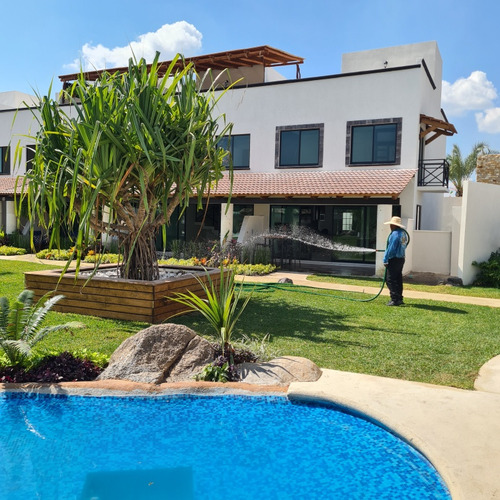Venta Casa De Lujo 3 Recamaras 1 En Planta Baja