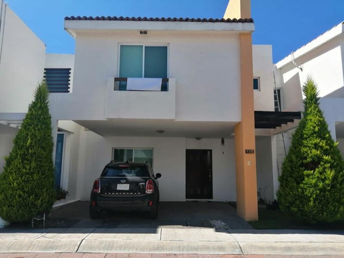 Imagen 1 de 12 de Casa Sola En Renta Quetzal