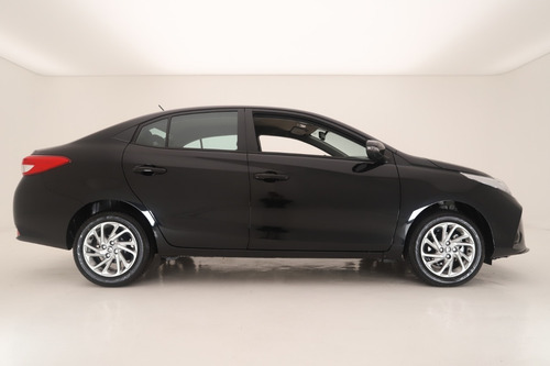 Imagen 4 de 14 de Toyota Yaris 4p Xls 1.5 Cvt