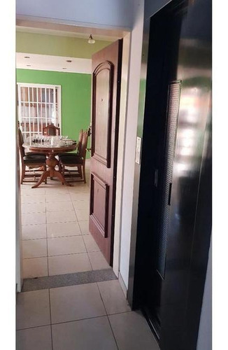 Imagen 5 de 30 de Piso Al Frente - 4 Ambientes Con 2 Cocheras Y Baulera - Patio Y Parrilla Villa Luro