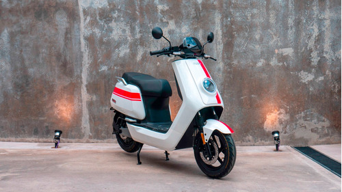 Imagen 4 de 16 de Moto Electrica Scooter Nuuv Ngt Bosch Litio Panasonic
