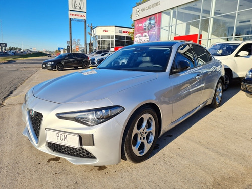 Imagen 3 de 21 de Alfa Romeo Giulia 2021 2.0 200cv 200 Distinctive