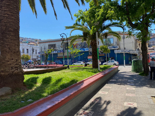 Local De 120m2, 3 Pisos Frente A Plaza Echaurren, Valparaíso