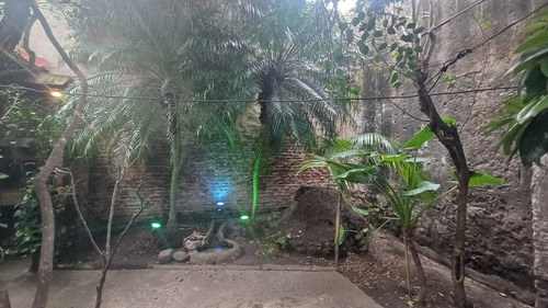 Casa 4 Ambientes Con Cochera Y Parque.