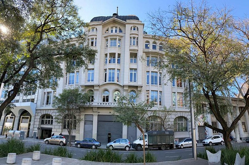 Muy Buen Edificio, Reciclado Íntegramente En El Año 1970 Aprox. | Muy Buena Ubicación