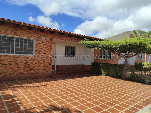 Imagen 1 de 8 de Cómoda Casa De 3 Hab En El Valle, Valle Hermoso. 22-12903
