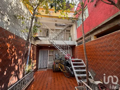 Venta Casa 5 Ambientes Metropolitana Tercera Sección