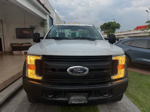Ford F-550 6.8 Xl At