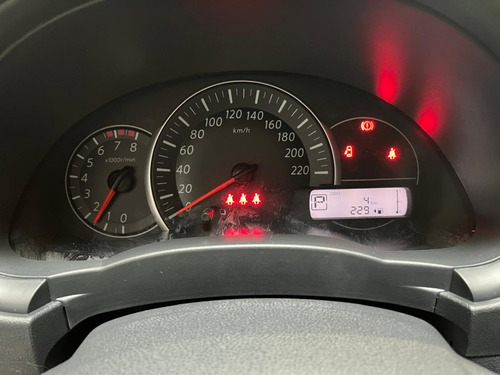 Nissan March 1.6 Advance At
