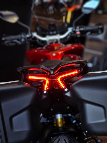 Imagen 19 de 25 de Mv Agusta Turismo Veloce Lusso Bordo Scs Mejor Precio Contad