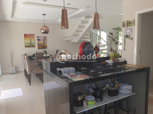 Deslumbrante Sobrado No Condomínio Terras Do Cancioneiro Com 04 Dormitórios Sendo 03 Suítes, Amplas Salas Integradas A Área Gourmet Completa. - Ca00859 - 69204696