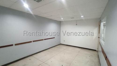 Dalisa Bigott Alquila Casa Comercial En Carmen Victoria, Este De Barquisimeto | 410 M², Aire Acondicionado Central, Estacionamiento Para 4 Vehículos | #25-18093