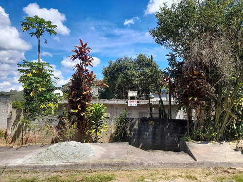 Casa E Salão De Festas
