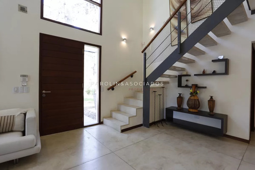 Casa En Venta Dentro Del Complejo Solanas.