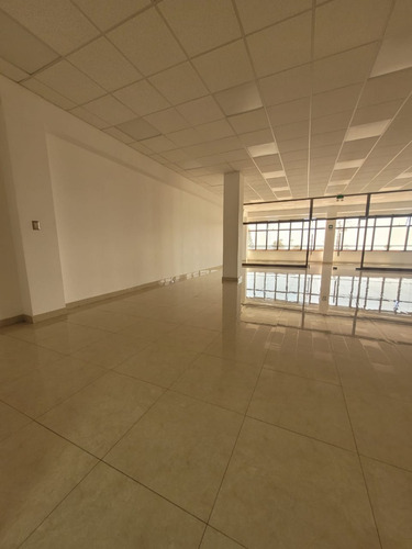 Local Comercial En Arriendo, Piso 2, En Av. Francisco Bilbao
