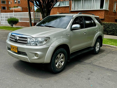 Toyota Fortuner 2.7L 4x4 AUTOMÁTICA