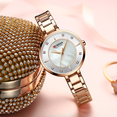 Kit Relógio Feminino Curren Quartzo Gold Rose Com Bracelete Correia Ouro Rosa Bisel Dourado Rose Fundo Branco