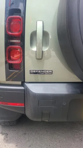 Land Rover Defender 90 2.0 Turbo Diesel First Edition